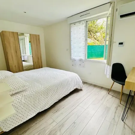 2 With Garden In La Rochelle (Charente-Maritime)